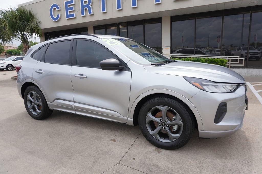 Used 2023 Ford Escape ST-Line w/ Tech Pack #1 FWD image 1