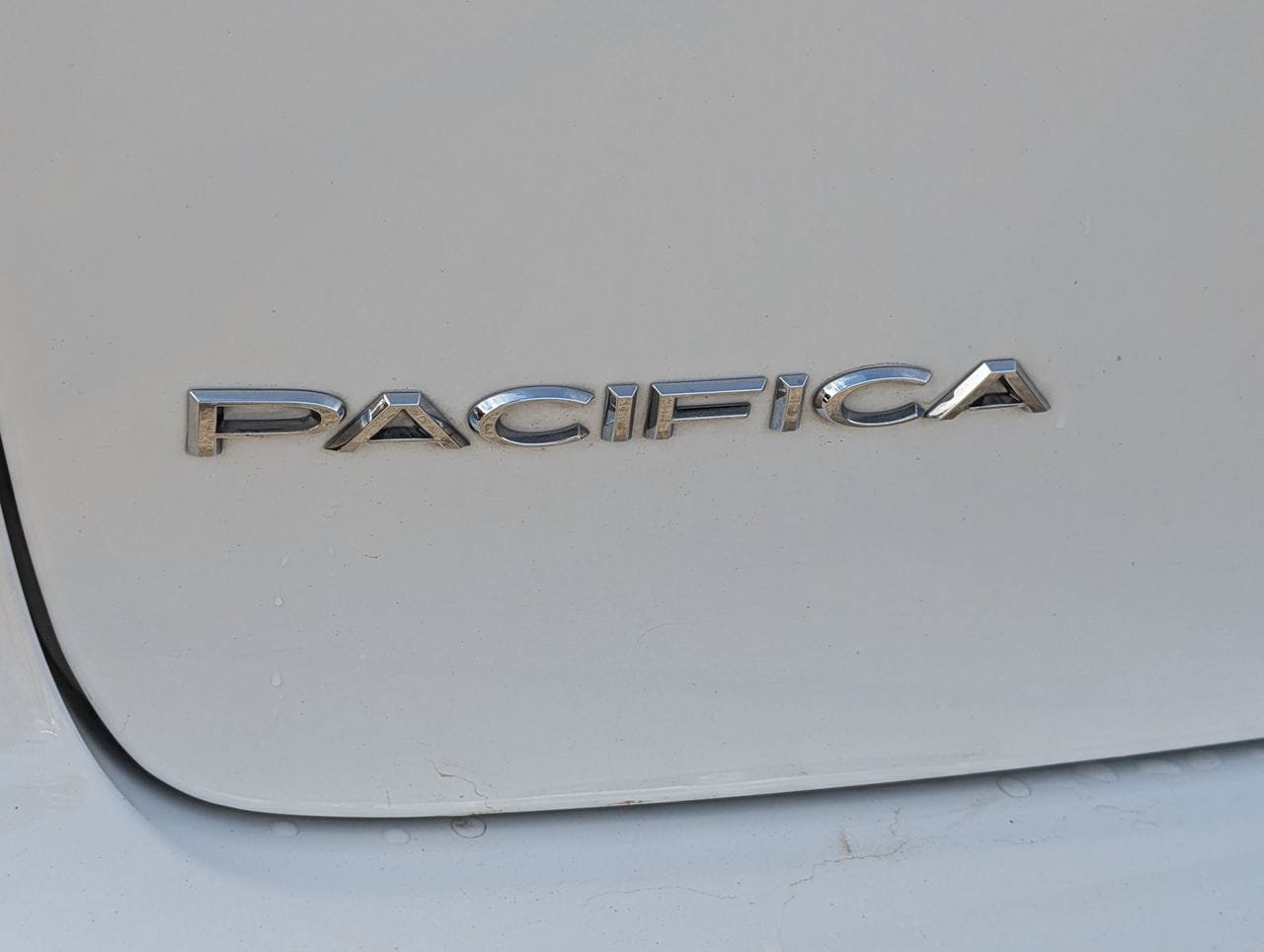 Used 2023 Chrysler Pacifica Touring-L FWD image 8