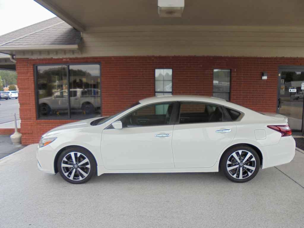 Used 2017 Nissan Altima 2.5 SR FWD image 1