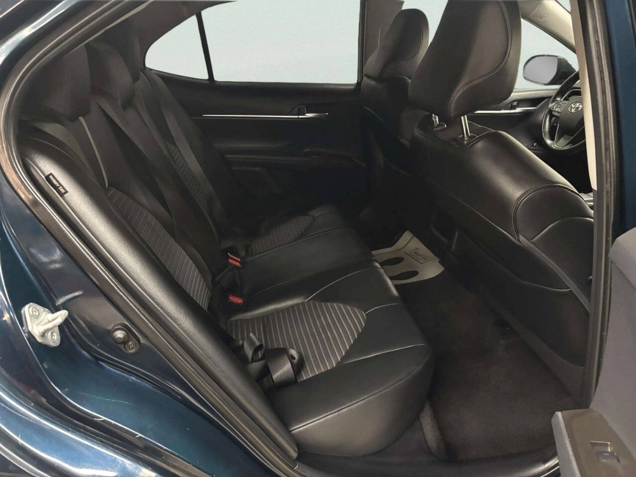 Used 2021 Toyota Camry SE FWD image 18