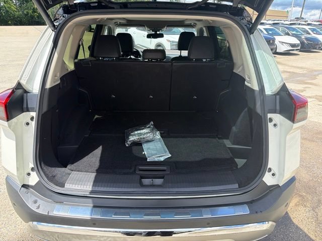 Used 2023 Nissan Rogue Platinum w/ Platinum Premium Package FWD image 13
