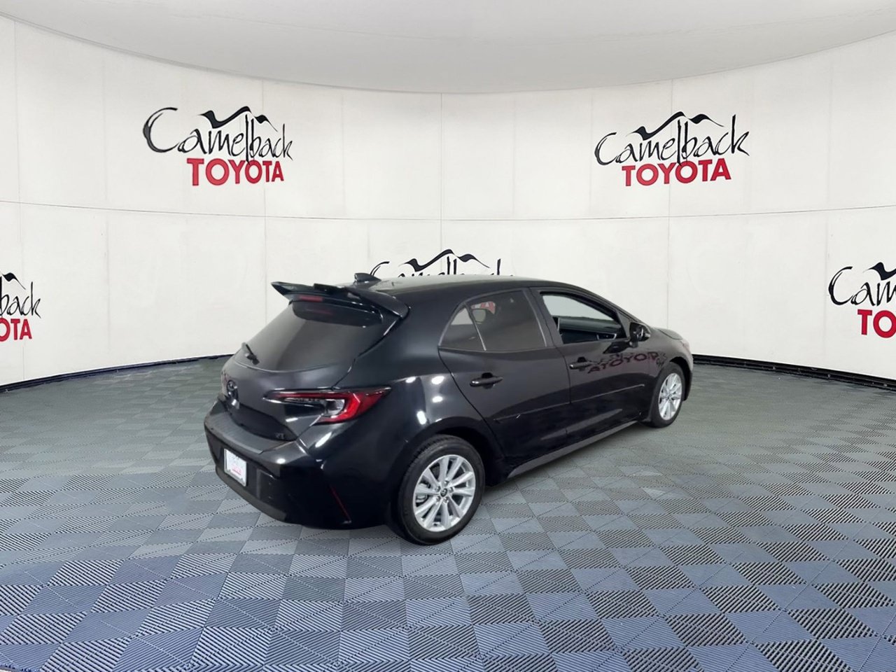 Used 2026 Toyota Corolla SE FWD image 2