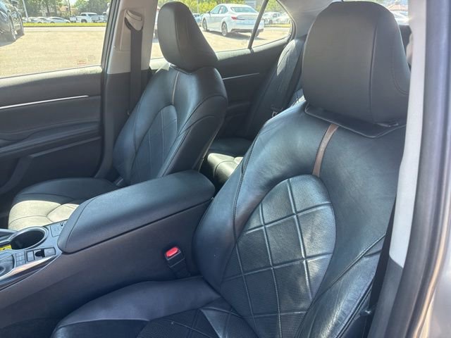 Used 2018 Toyota Camry XLE image 24