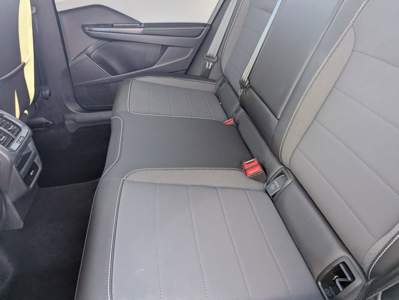 Used 2024 Volkswagen Taos SE w/ Panoramic Sunroof Package FWD image 17