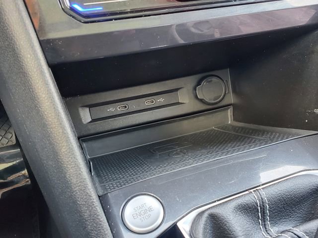 Used 2022 Volkswagen Tiguan SE w/ Panoramic Sunroof Package image 32