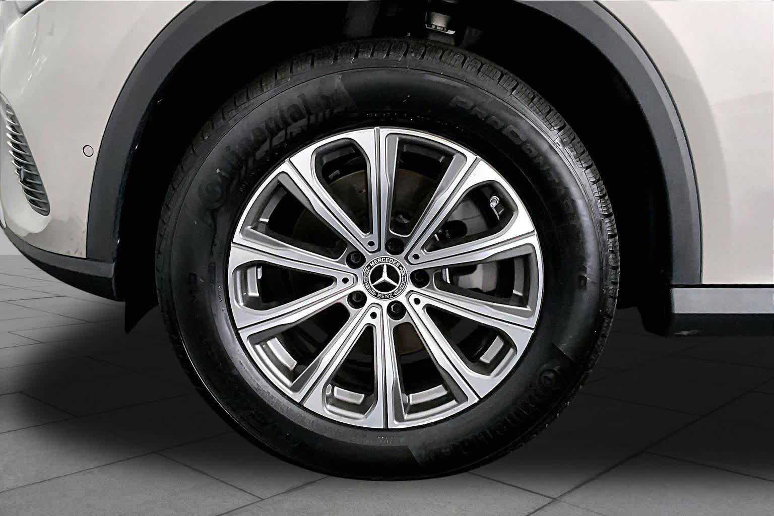 Used 2024 Mercedes-Benz GLC 300 4MATIC image 11