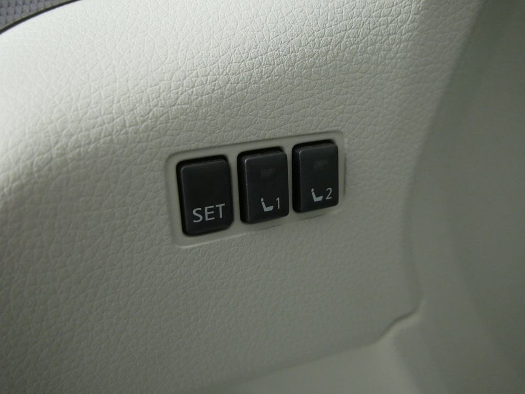 Used 2020 Nissan Rogue Sport SL w/ Premium Package image 16