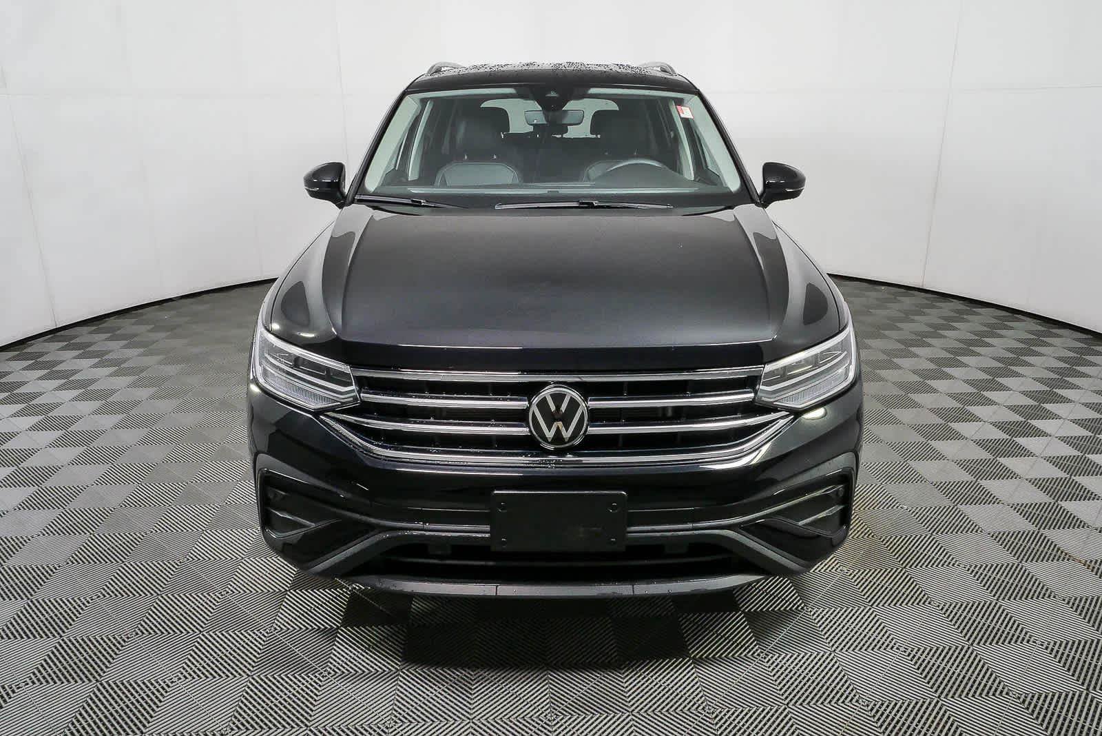 Certified 2024 Volkswagen Tiguan SE FWD image 34