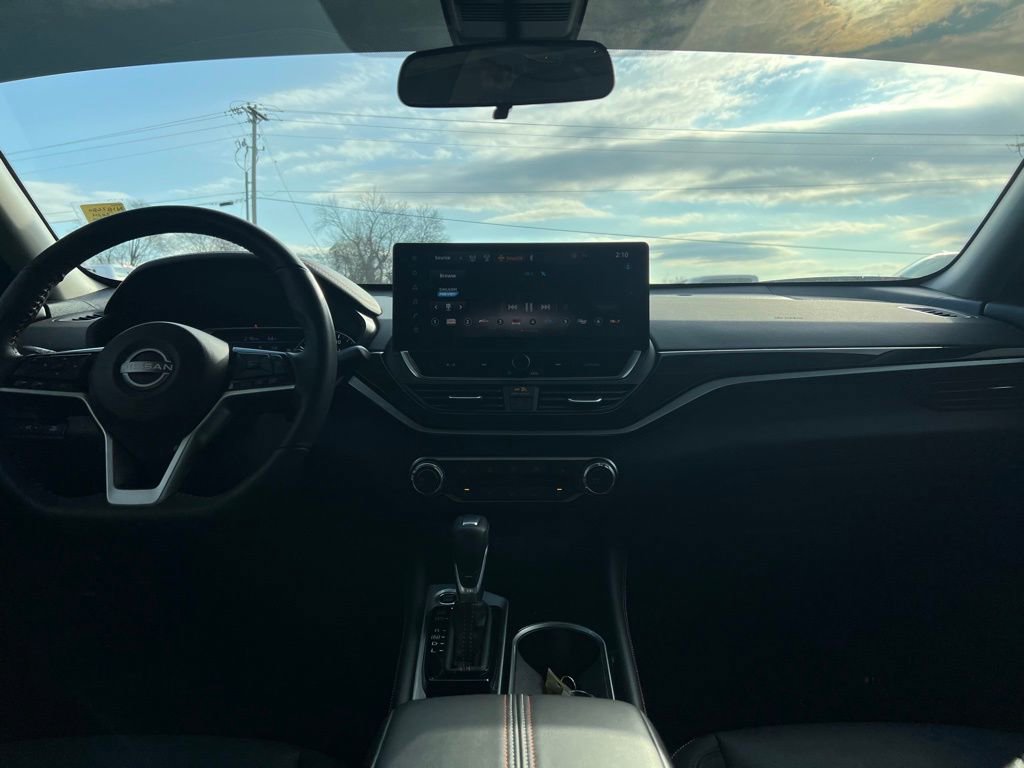 Used 2024 Nissan Altima 2.5 SR w/ SR Premium Package image 18