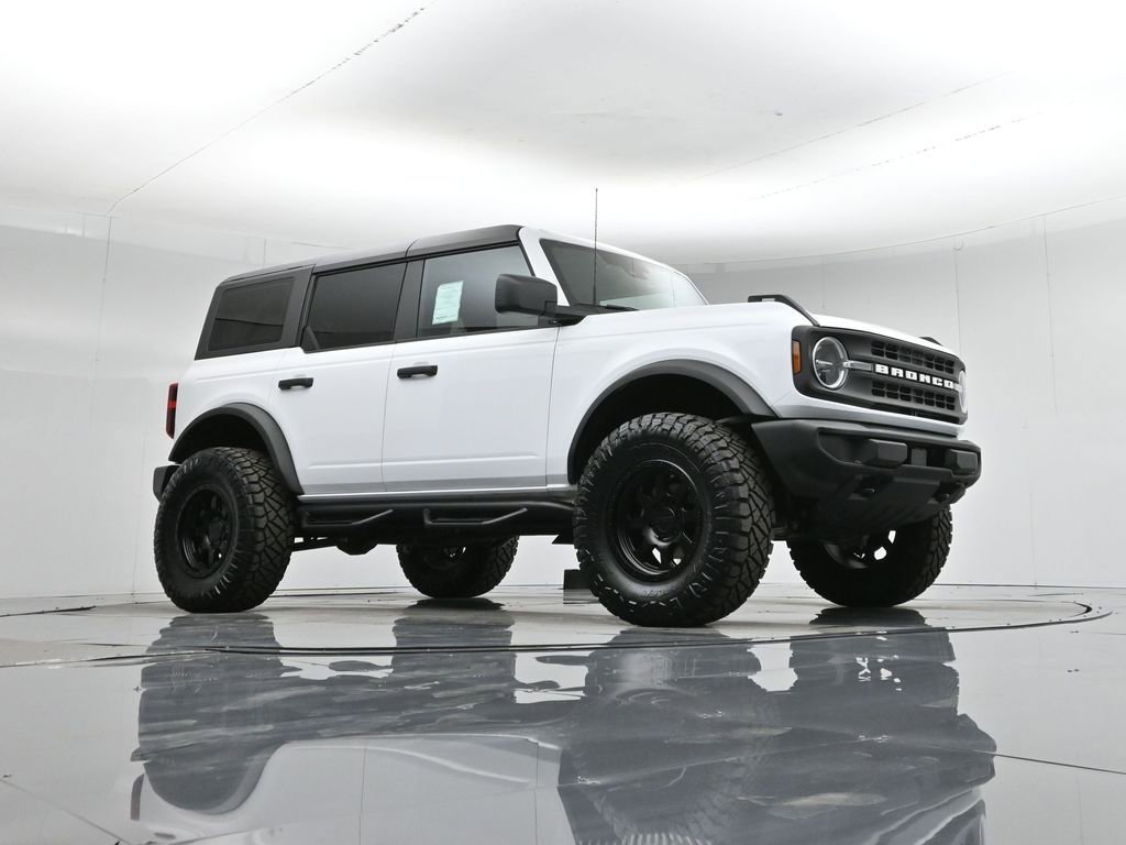 New 2025 Ford Bronco Base image 3