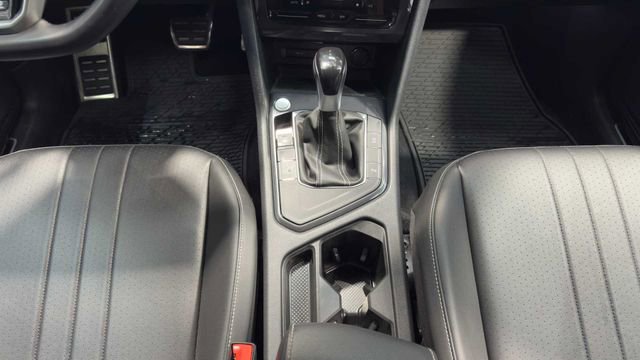Used 2024 Volkswagen Tiguan SE R-Line image 21