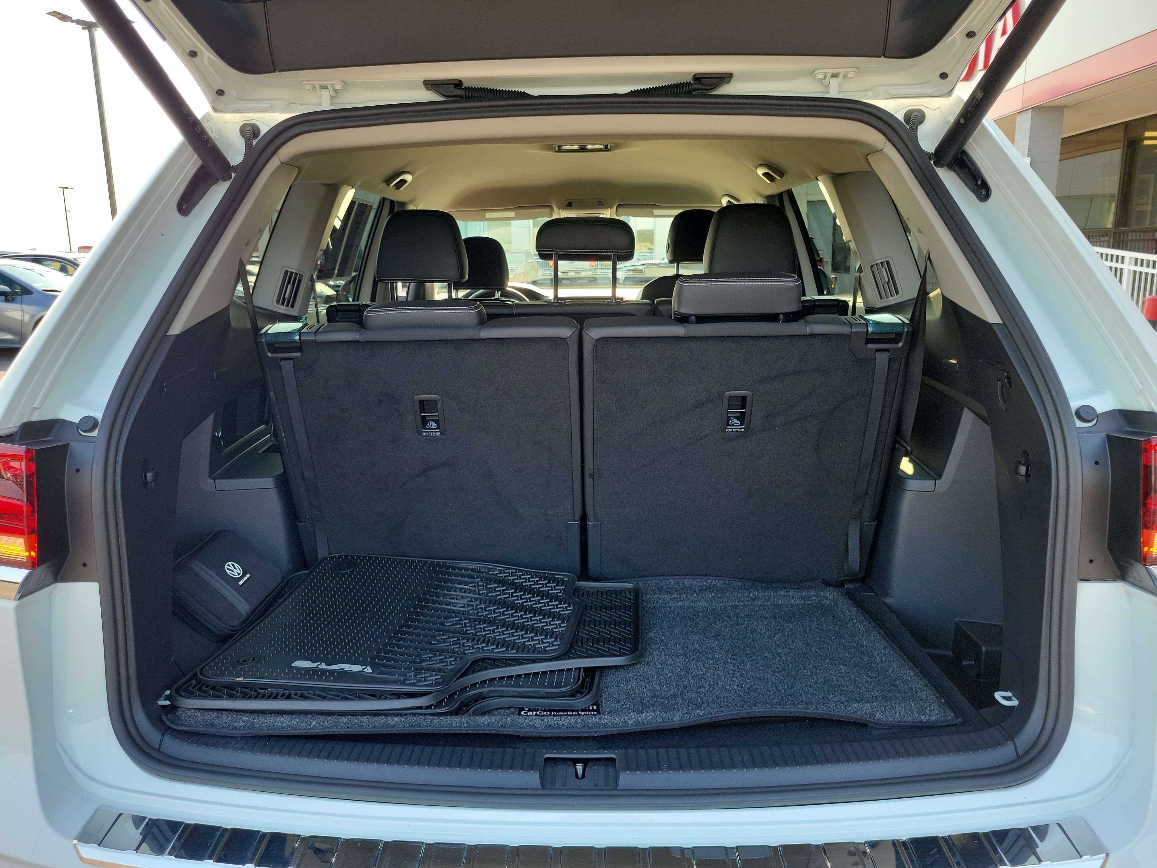 Used 2025 Volkswagen Atlas SE FWD image 8