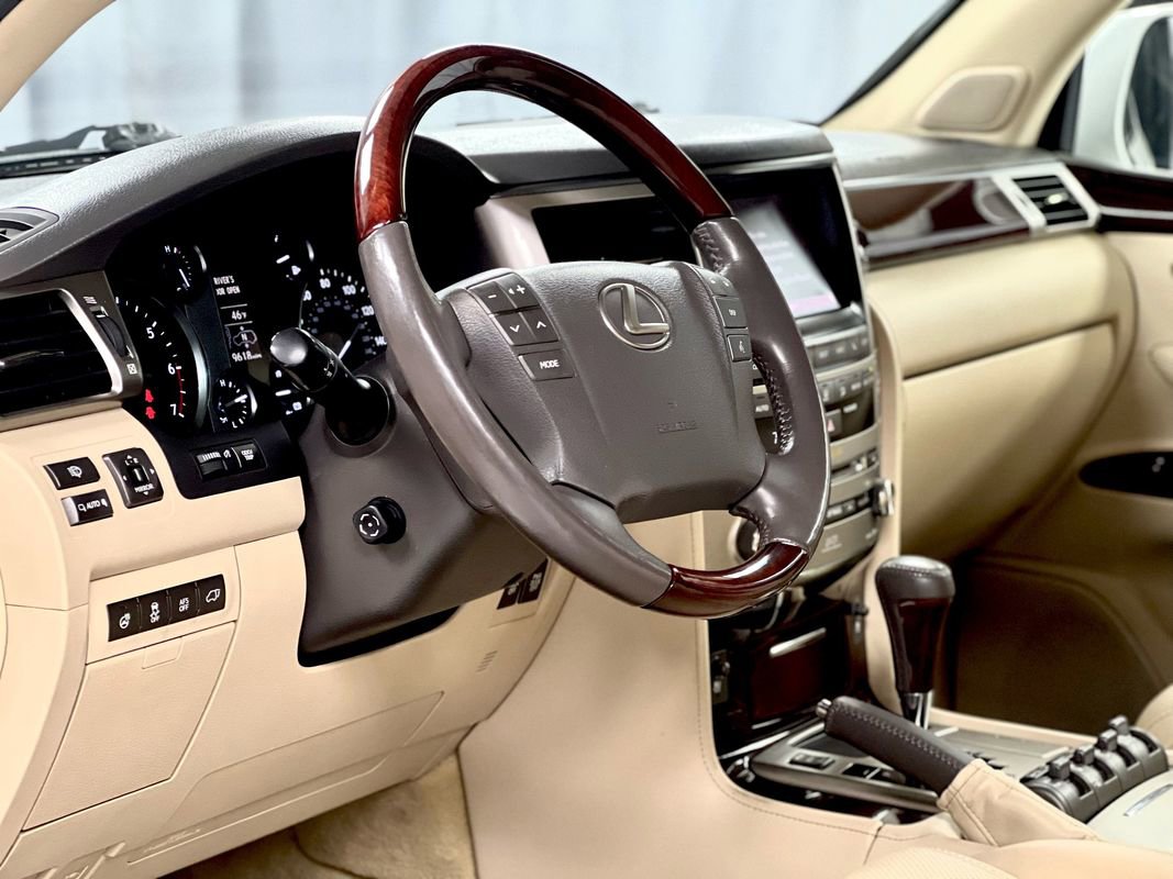Used 2013 Lexus LX 570 4WD w/ Luxury Pkg image 17