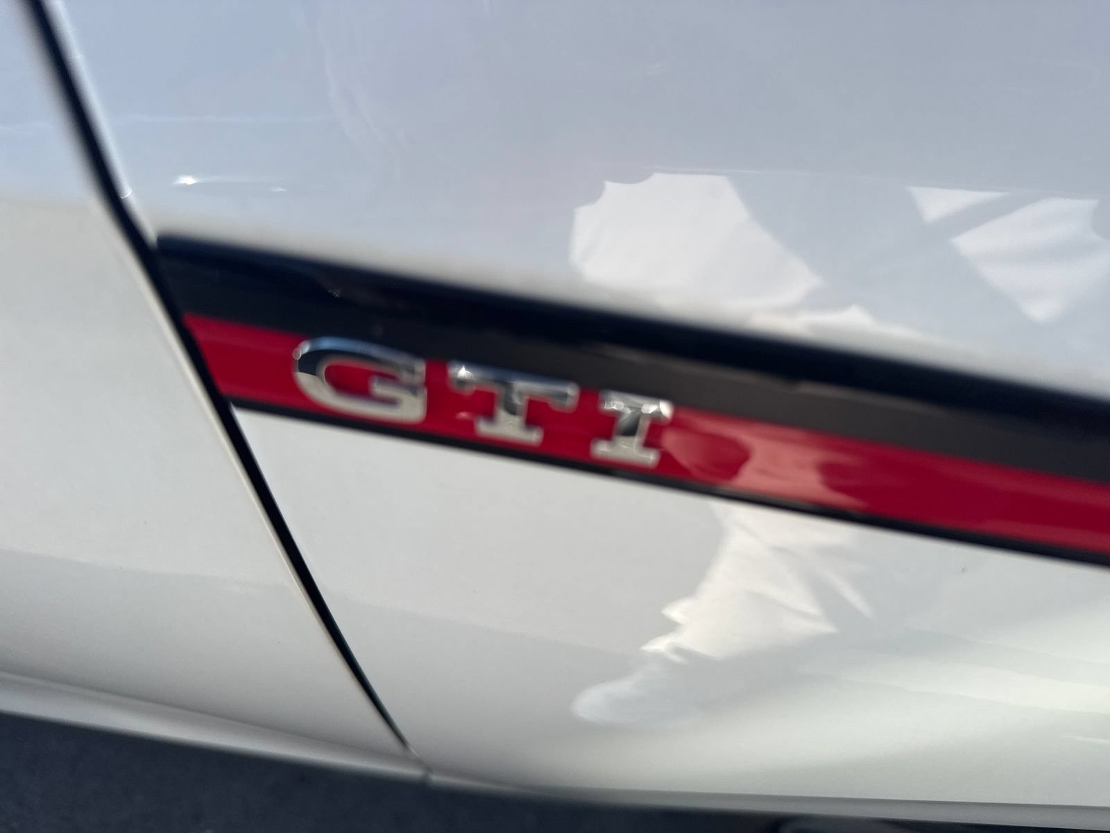 Used 2022 Volkswagen GTI SE FWD image 5