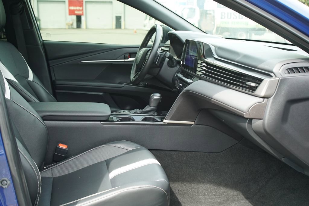 Used 2025 Toyota Camry SE FWD image 9