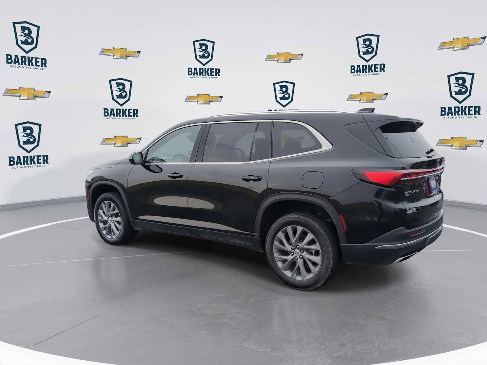 Used 2025 Buick Enclave Preferred AWD/4WD image 6
