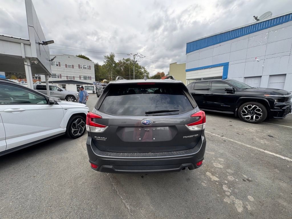 Used 2022 Subaru Forester Premium image 4