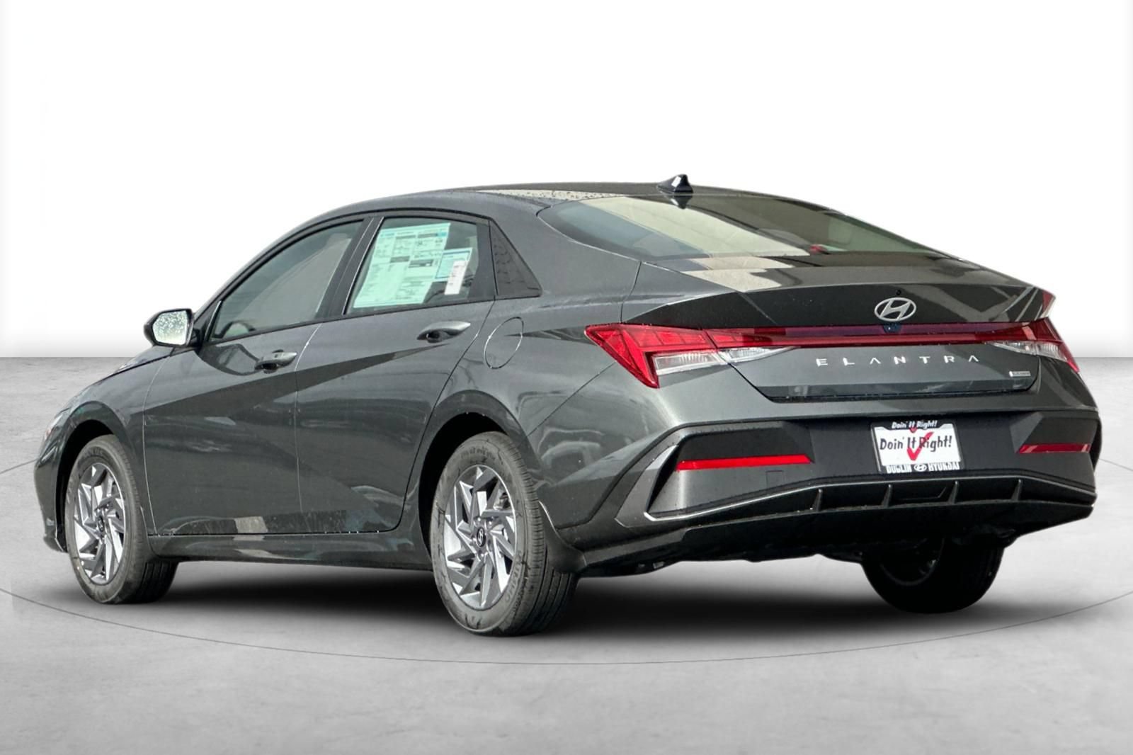 Used 2026 Hyundai Elantra Hybrid FWD image 4