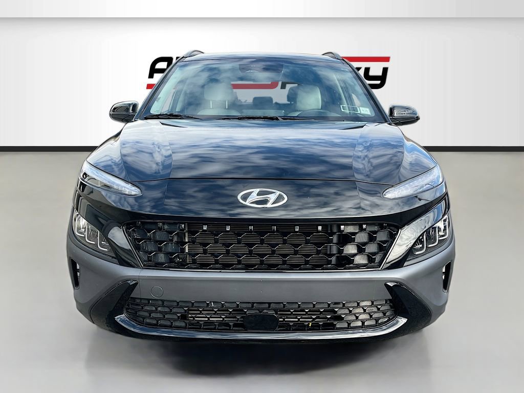 Used 2023 Hyundai Kona Limited image 2