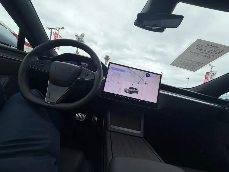 Used 2025 Tesla Model S AWD/4WD image 12