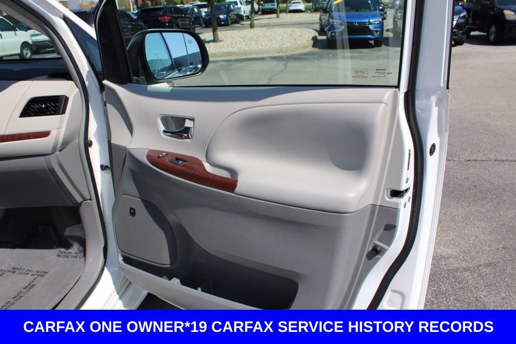Used 2014 Toyota Sienna XLE w/ XLE Premium Package FWD image 22