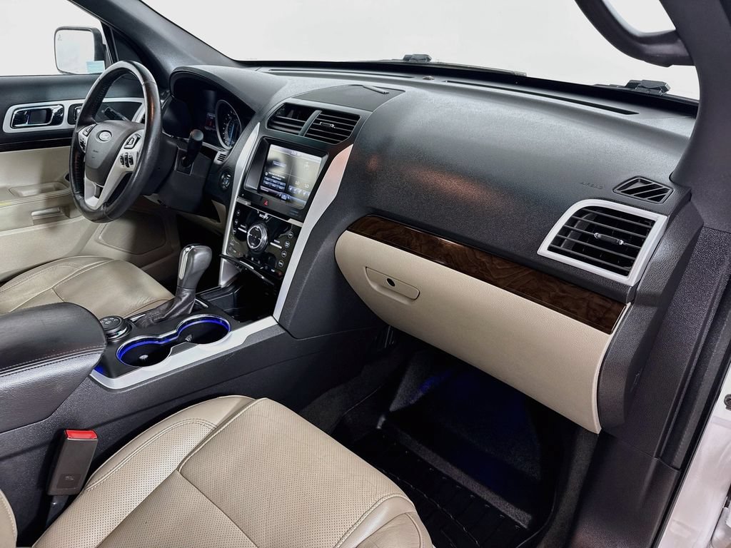 Used 2015 Ford Explorer Limited w/ Equipment Group 302A AWD/4WD image 31