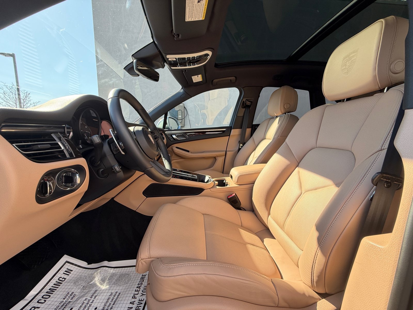 Used 2025 Porsche Macan AWD/4WD image 5