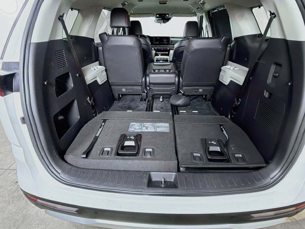 Certified 2024 Kia Carnival EX FWD image 25