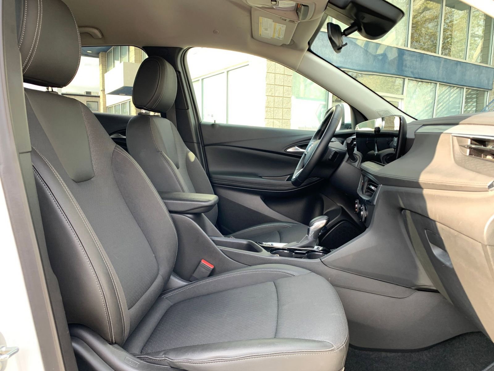 Used 2025 Buick Encore GX Preferred image 34