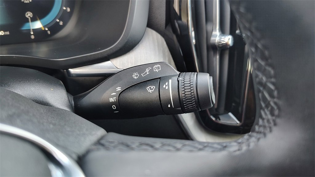 Certified 2025 Volvo XC60 B5 Plus image 17