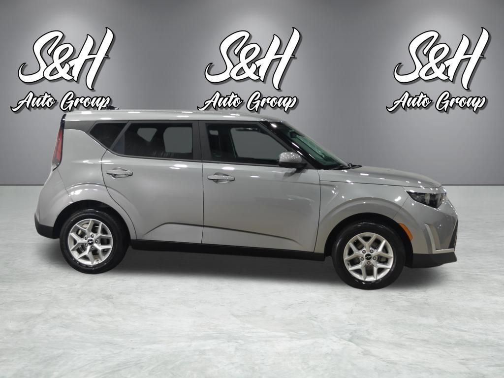 Used 2025 Kia Soul LX w/ LX Technology Package FWD image 16