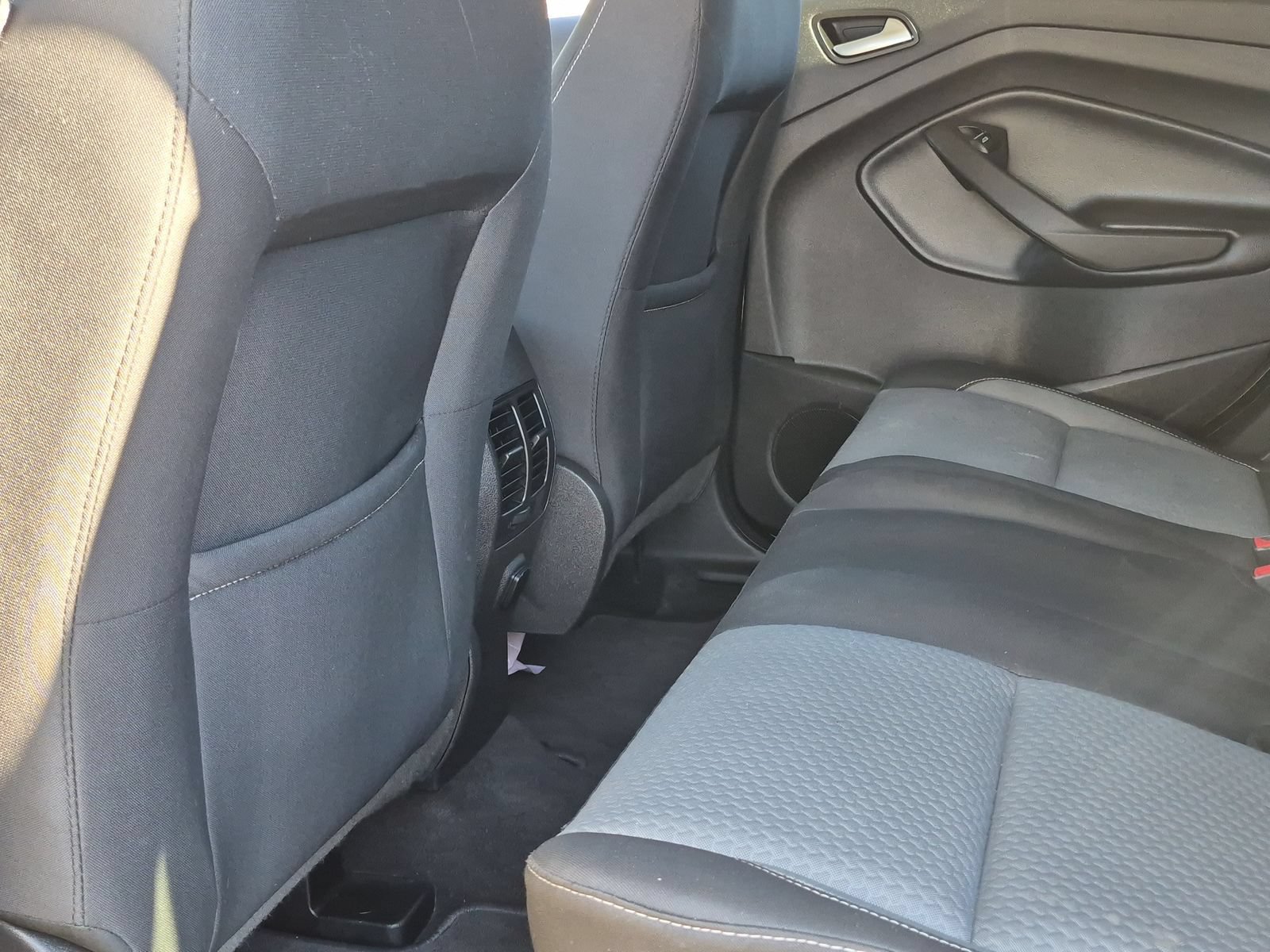 Used 2019 Ford Escape SE FWD image 19