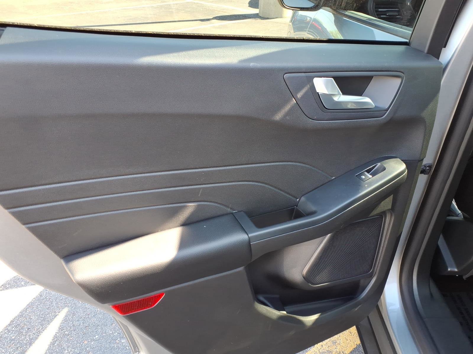 Used 2024 Ford Escape ST-Line w/ Tech Pack #1 AWD/4WD image 9