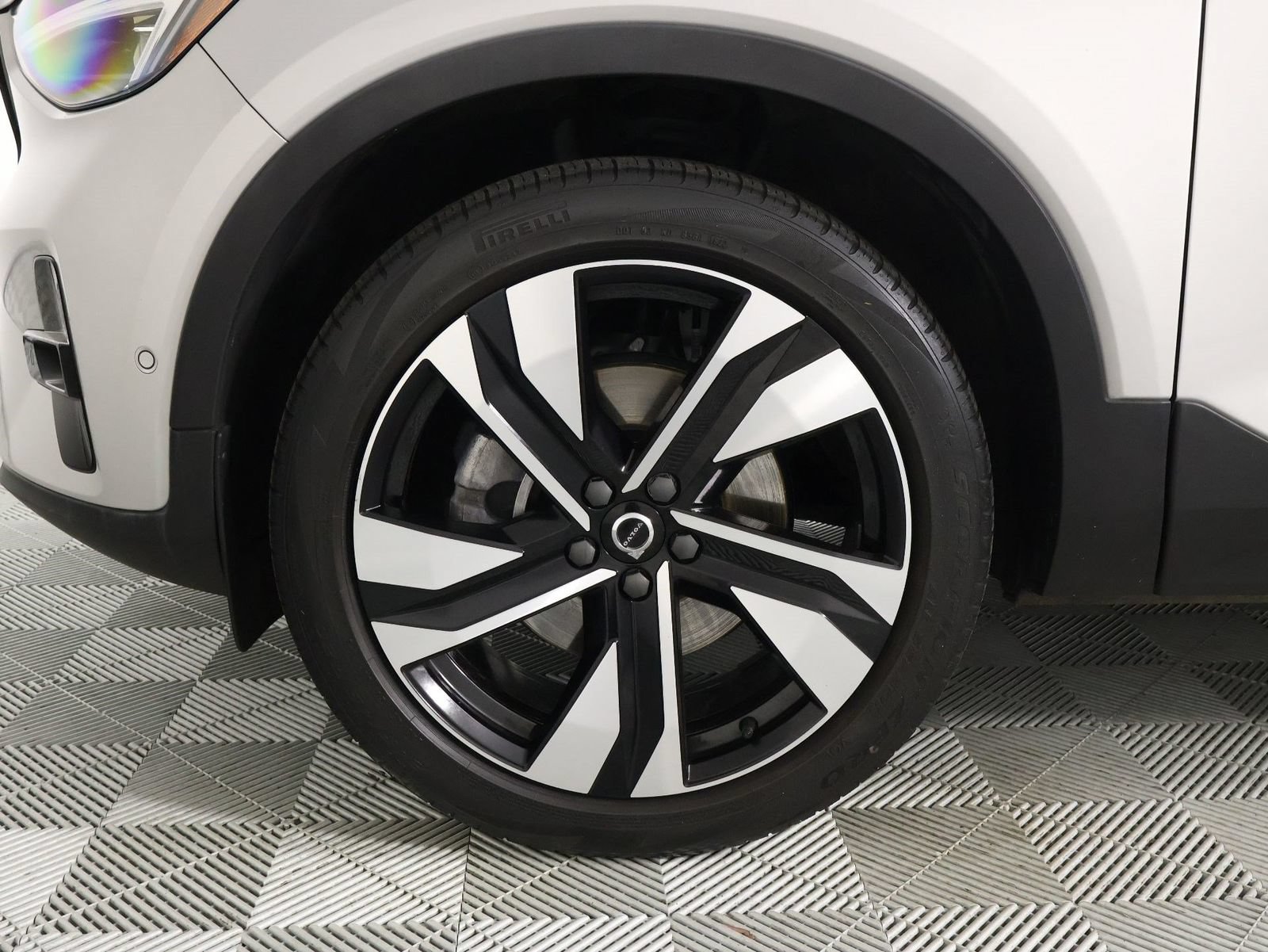 Used 2024 Volvo XC40 B5 Plus w/ Protection Package Premier AWD/4WD image 28