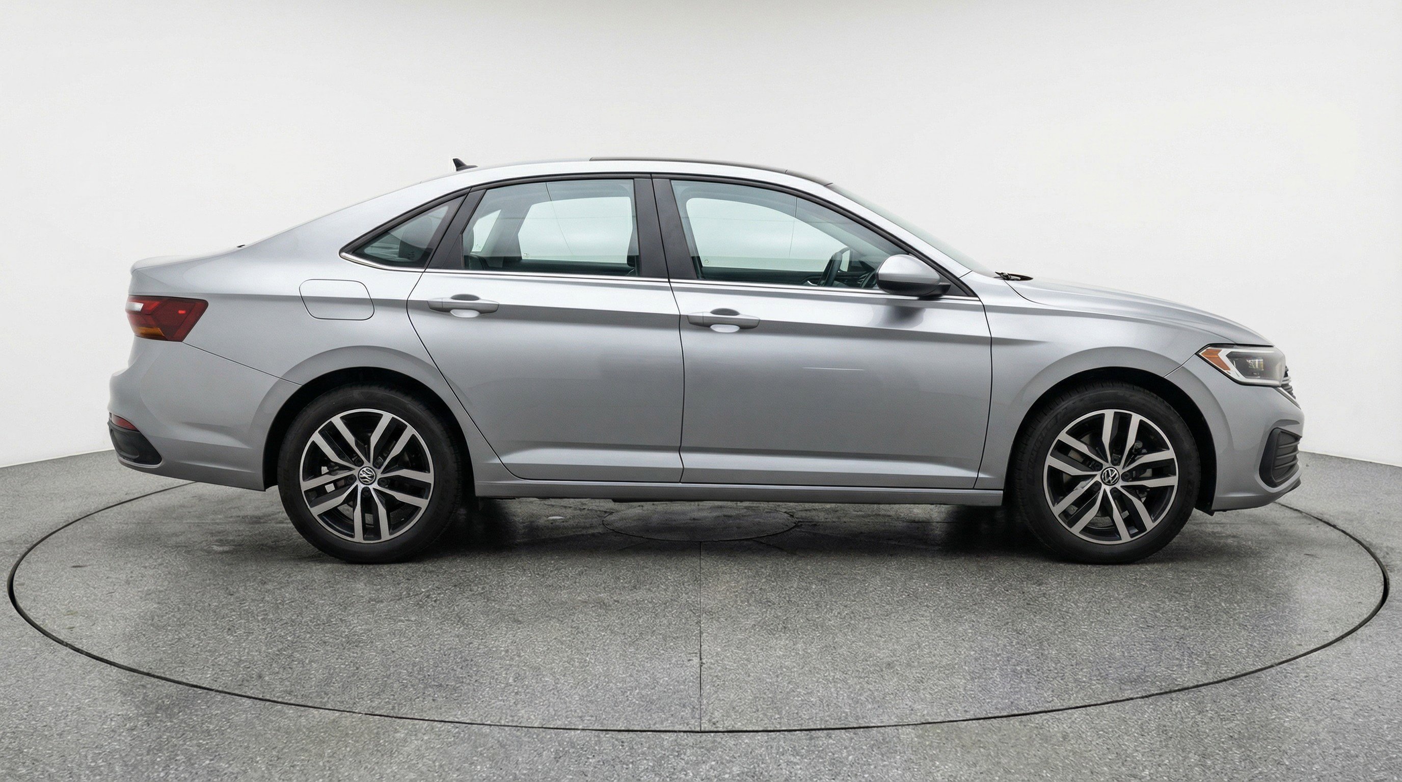Used 2025 Volkswagen Jetta SE FWD image 11
