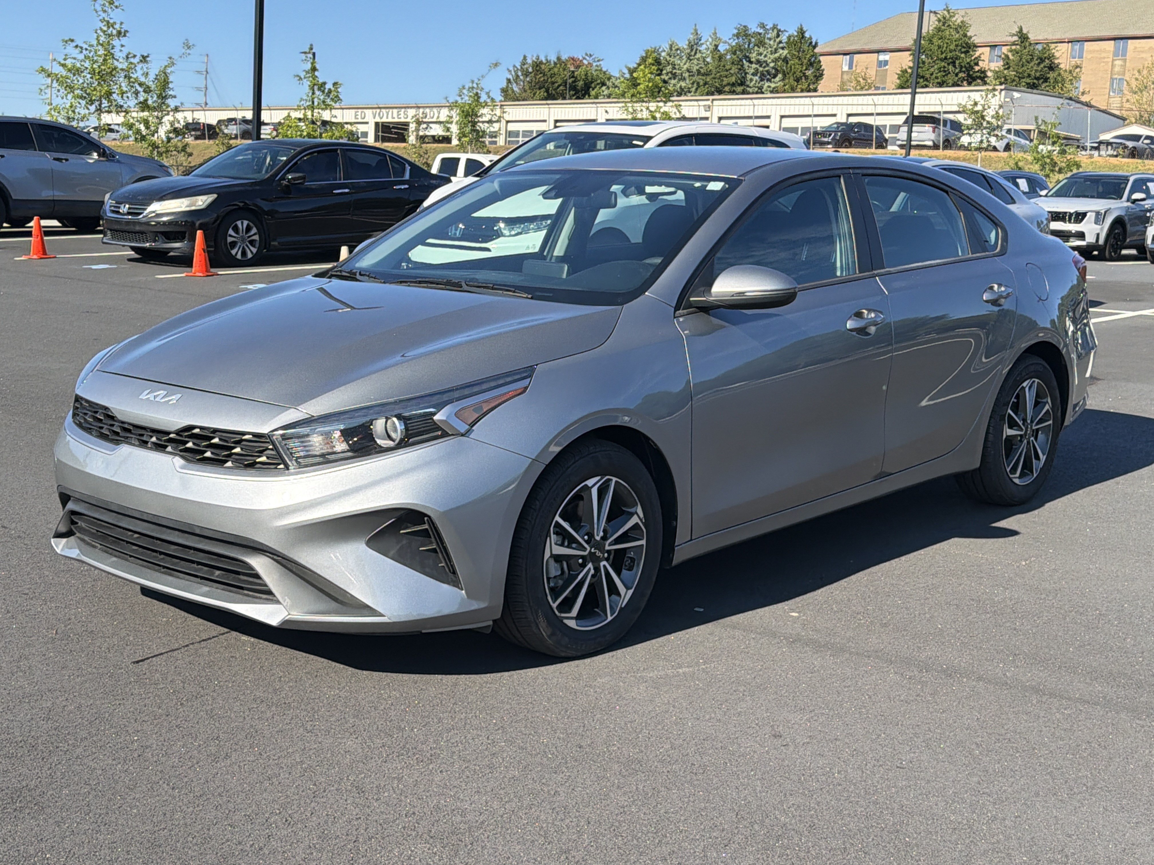 Certified 2022 Kia Forte LXS w/ LXS Technology Package FWD image 3