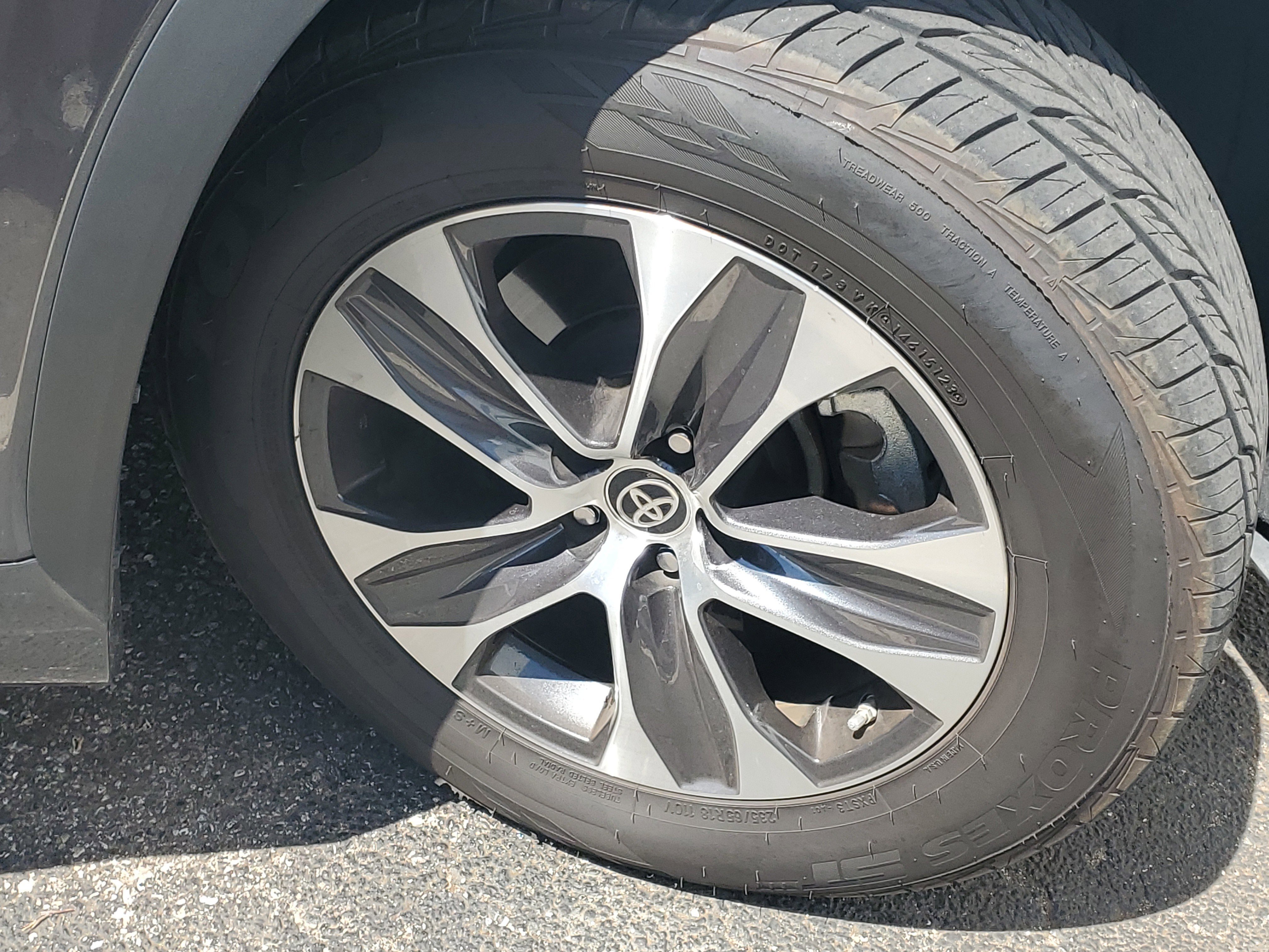 Used 2020 Toyota Highlander XLE FWD image 4