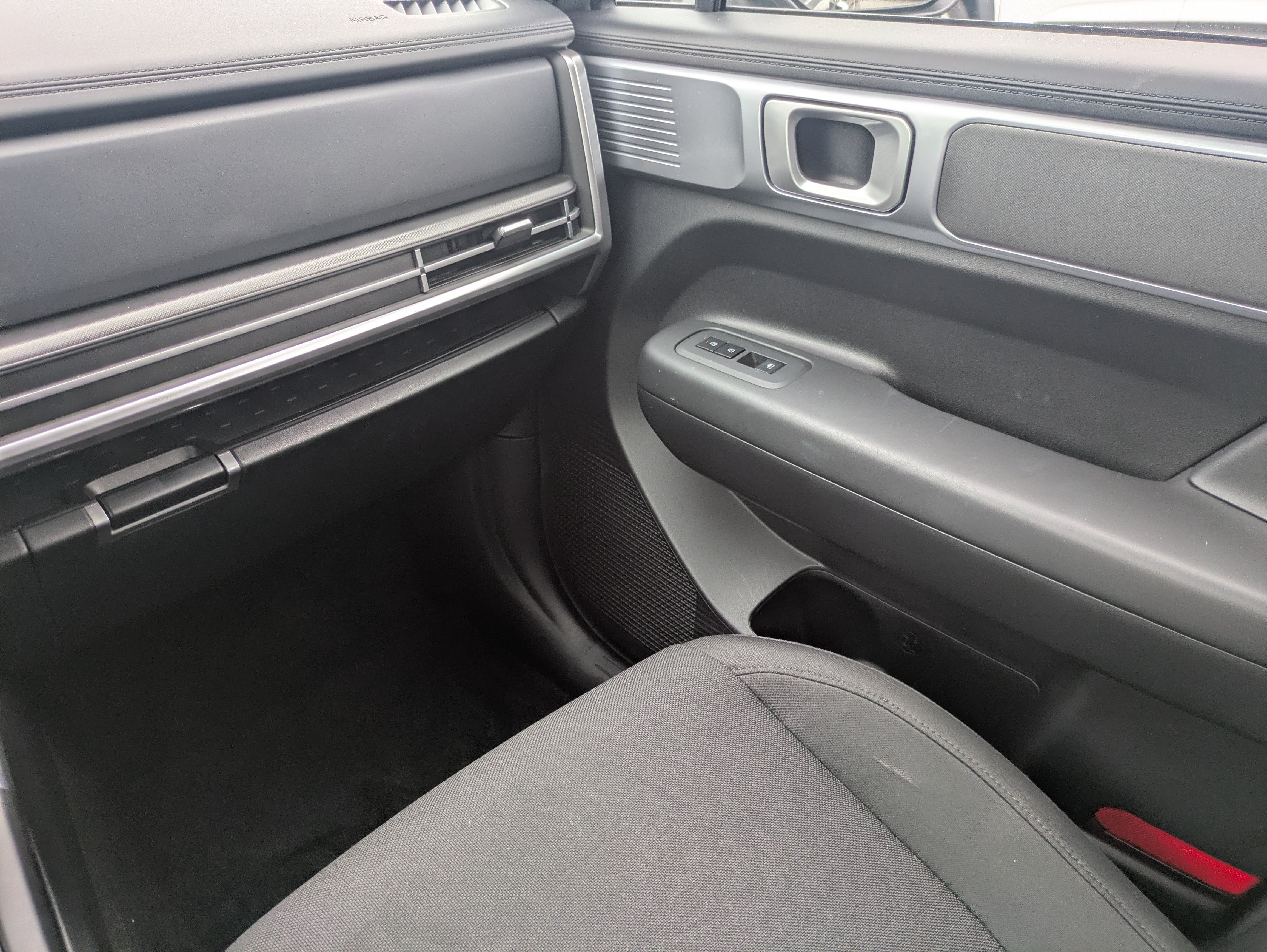 Used 2025 Hyundai Santa Fe SE FWD image 13
