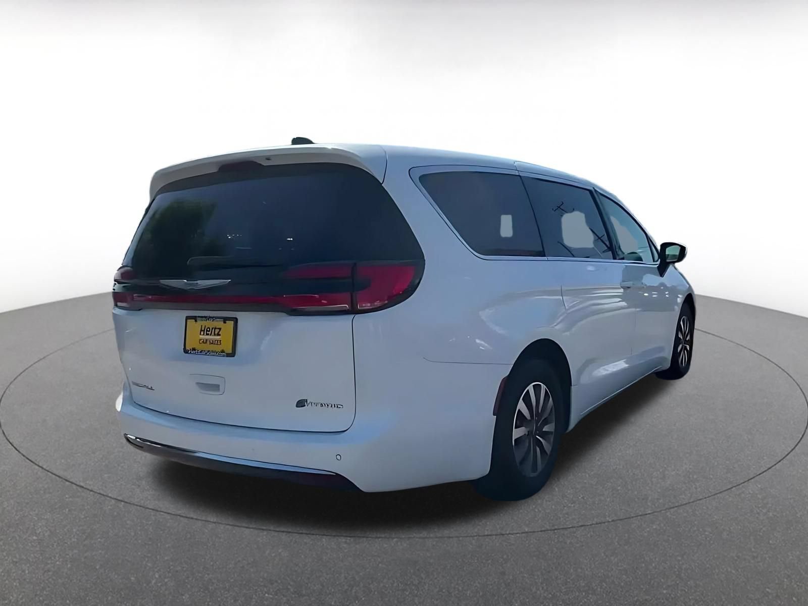 Used 2023 Chrysler Pacifica Touring-L FWD image 14