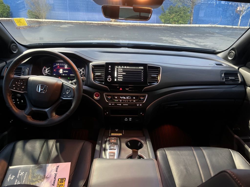 Used 2025 Honda Passport TrailSport image 12