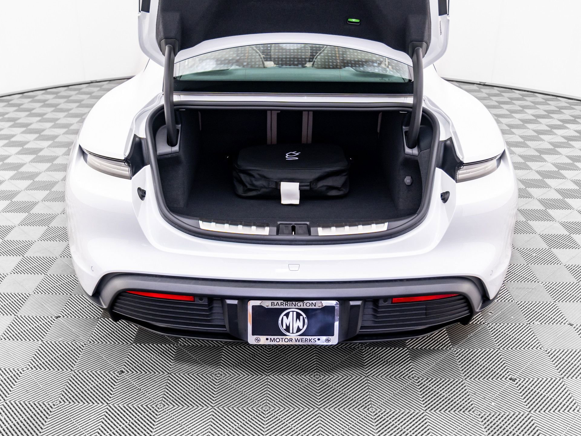 New 2025 Porsche Taycan image 34