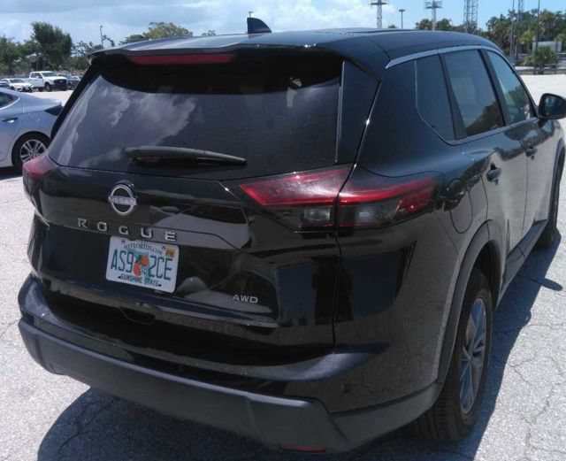 Used 2024 Nissan Rogue S AWD/4WD image 2