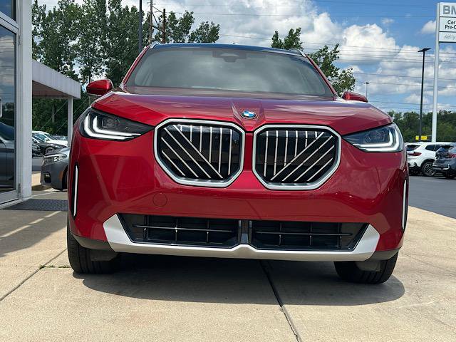 Used 2025 BMW X3 xDrive30i AWD/4WD image 2