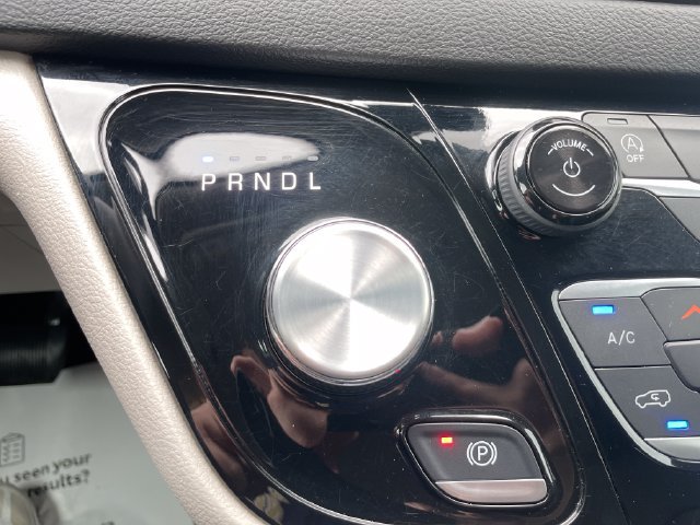 Used 2024 Chrysler Pacifica Touring-L FWD image 15