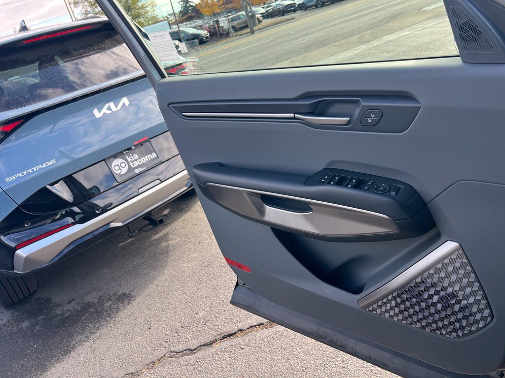 Certified 2024 Kia EV9 Light Long Range RWD image 18