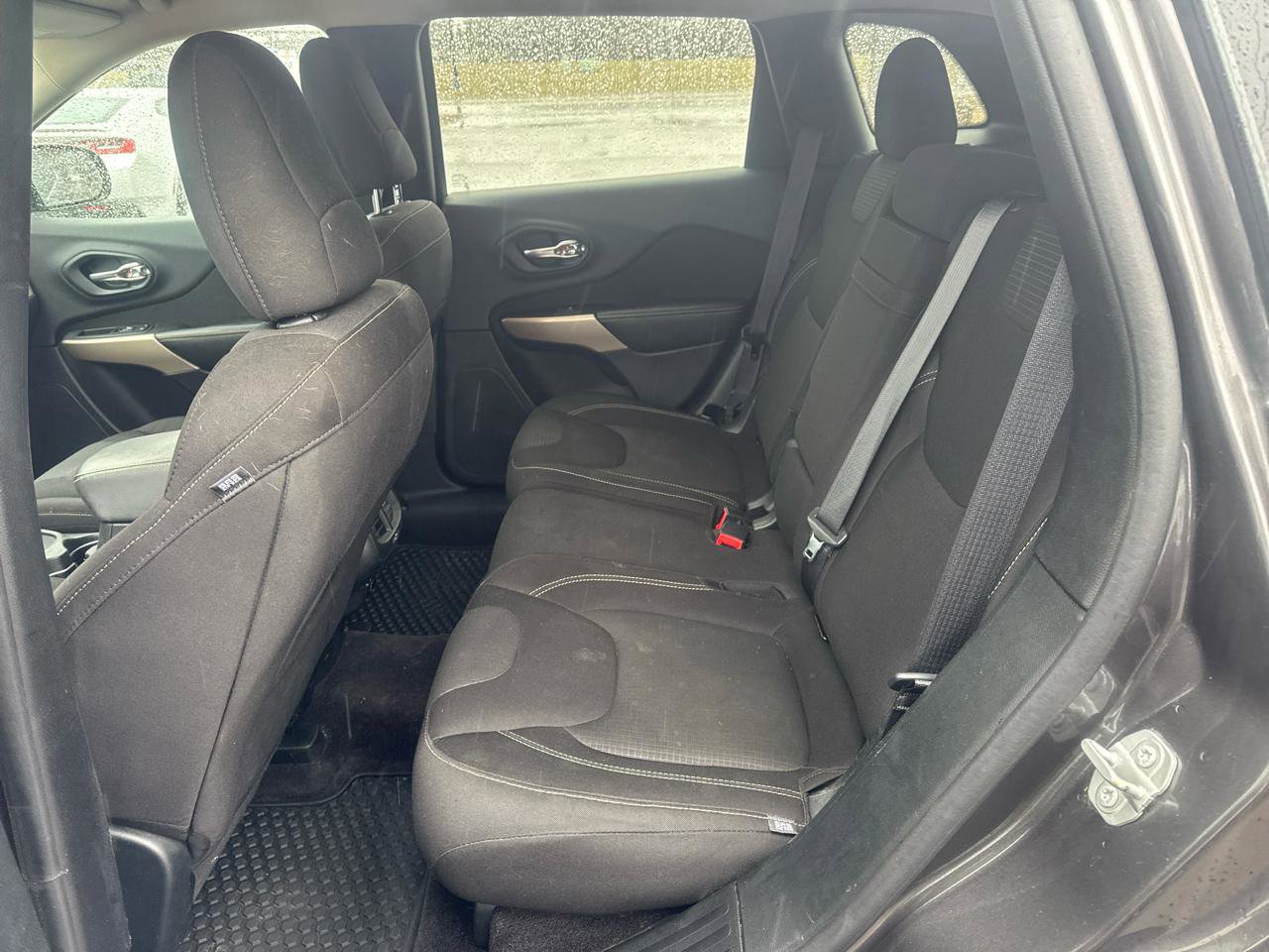 Used 2017 Jeep Cherokee Latitude w/ Safety/Convenience Group image 11