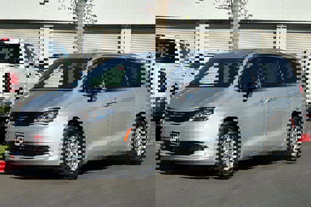 New 2026 Chrysler Voyager LX image 8