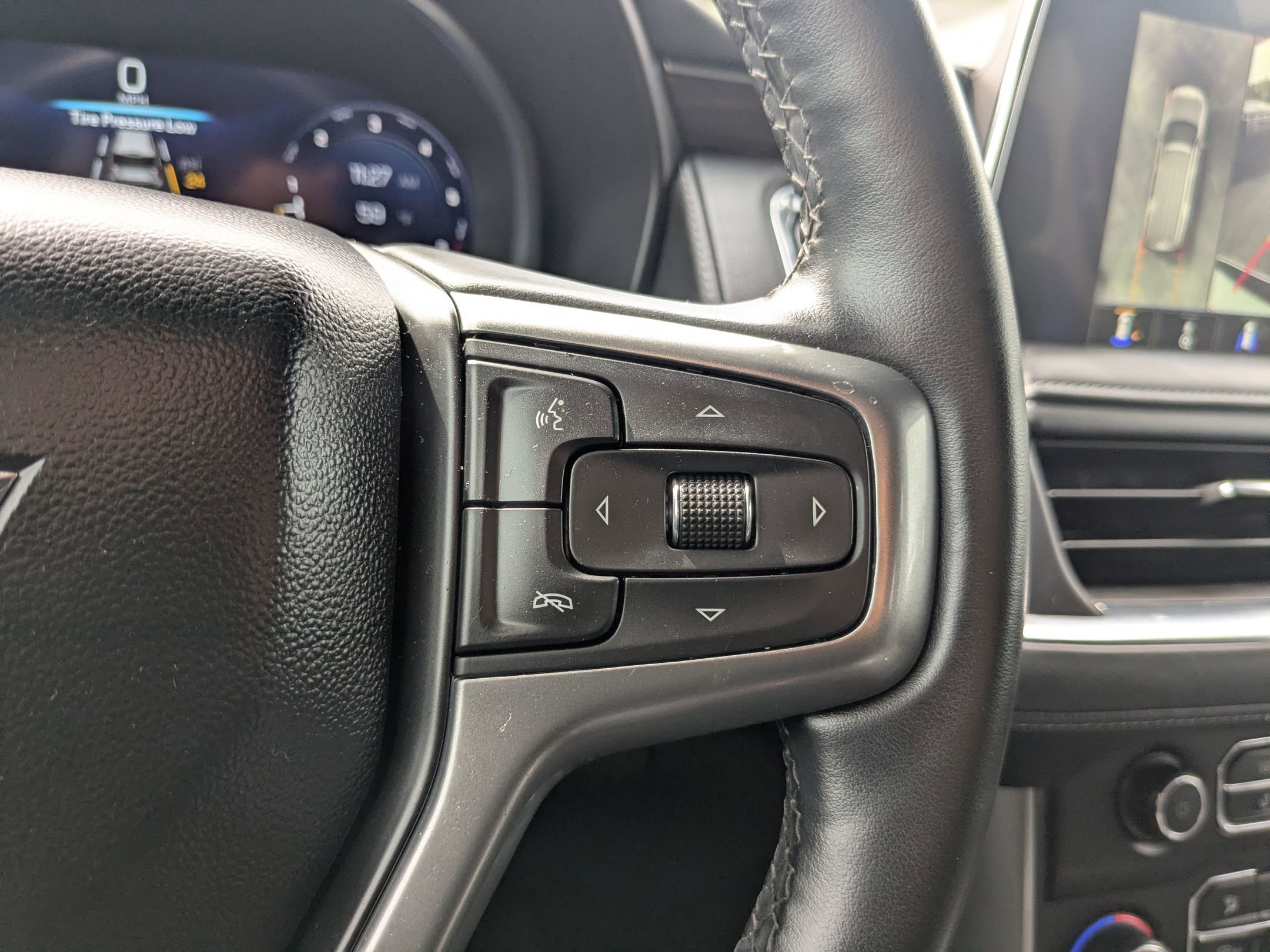 Used 2024 Chevrolet Suburban Z71 w/ Luxury Package AWD/4WD image 23