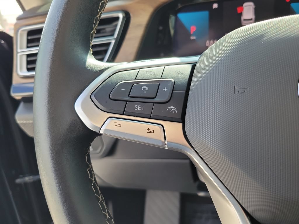 Used 2025 Volkswagen Atlas SE FWD image 23