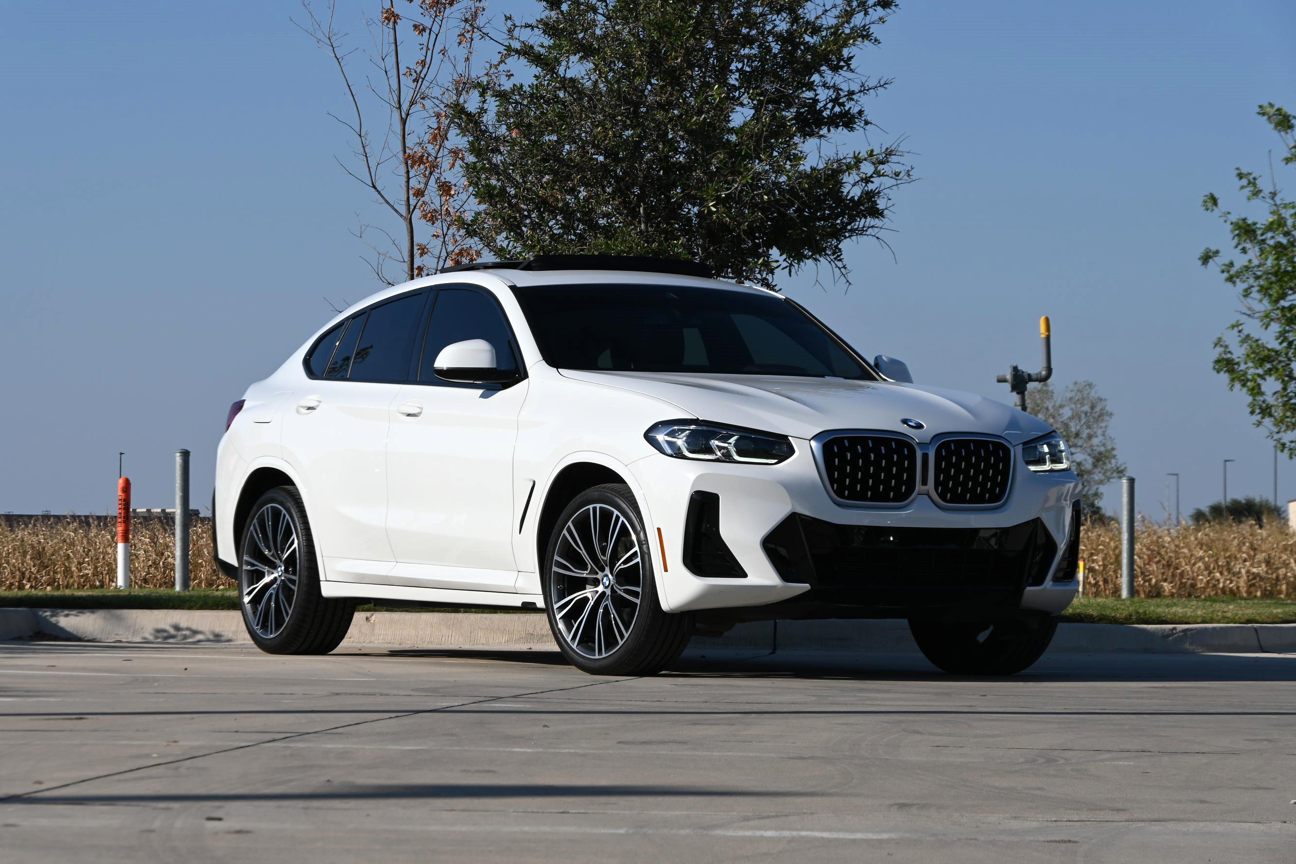 Certified 2025 BMW X4 xDrive30i w/ Premium Package AWD/4WD image 2